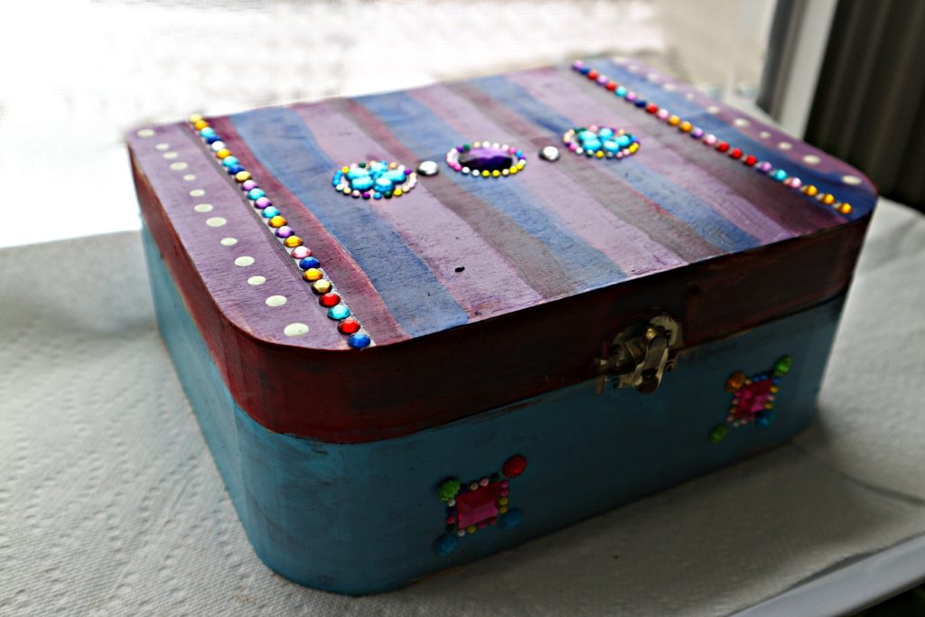 How to make a wooden jewelry box or memory box from a dollarstore box. Easy kids craft! Great gift idea! mybrightideasblog.com