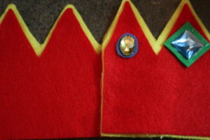 How to make a no sew felt crown for a princess party Easy DIY brightideasblog.com