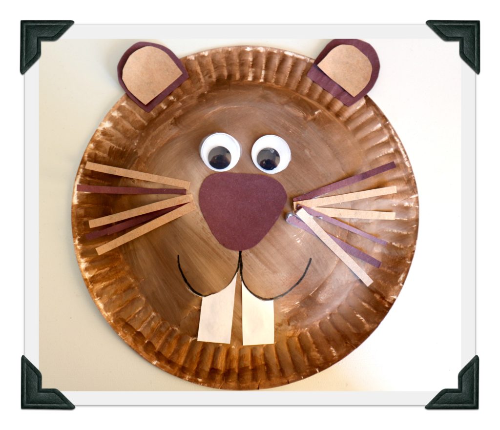 How to make a super easy paper plate beaver, groudhog bear similar to this one. Easy Kids Crafts! mybrightideasblog.com