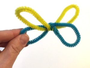 Looking for an easy kids craft! Try this project making butterflies and dragonflies from clothespins. mybrightideasblog.com