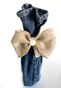 Make a wine bag out of upcycled blue jeans. Fun hostess gift. Easy diy. mybrightideasblog.com